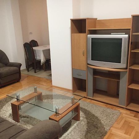Stan Na Dan Centar Apartment Šabac Exterior foto