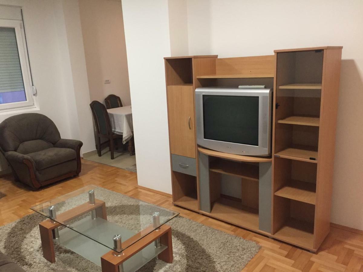 Stan Na Dan Centar Apartment Šabac Exterior foto