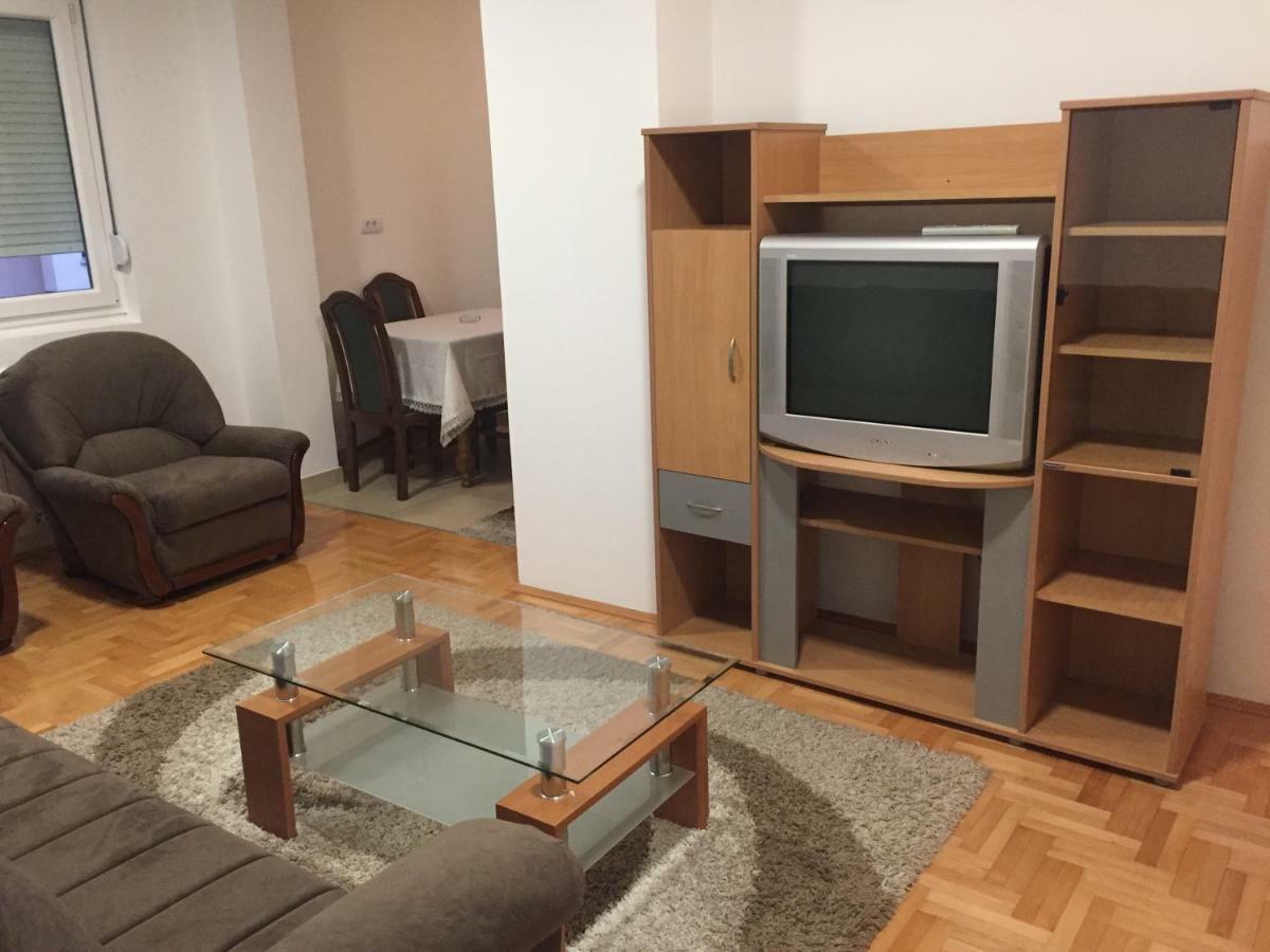 Stan Na Dan Centar Apartment Šabac Exterior foto
